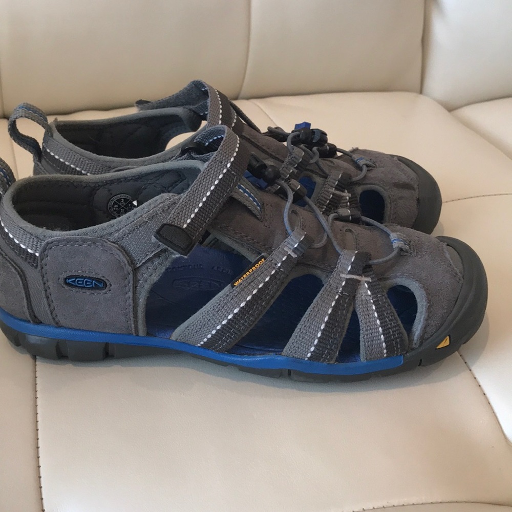 Keen kids sandals size 3
